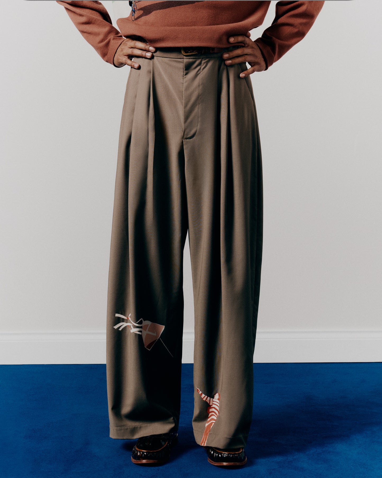 PLEATED WOOL KITE TROUSERS