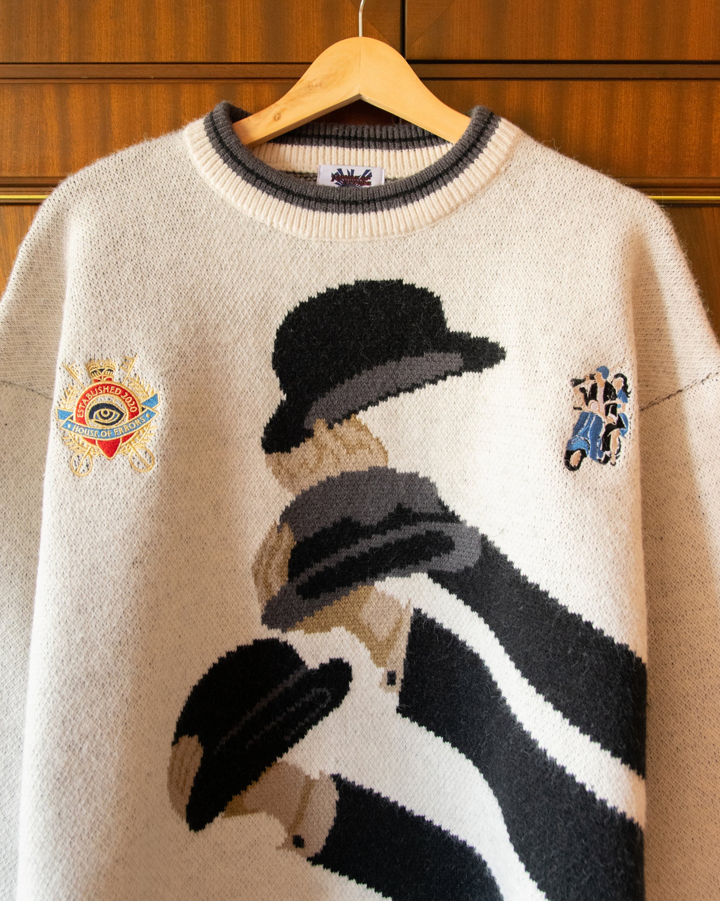 'TROIS CHAPEAUX' KNITTED SWEATER