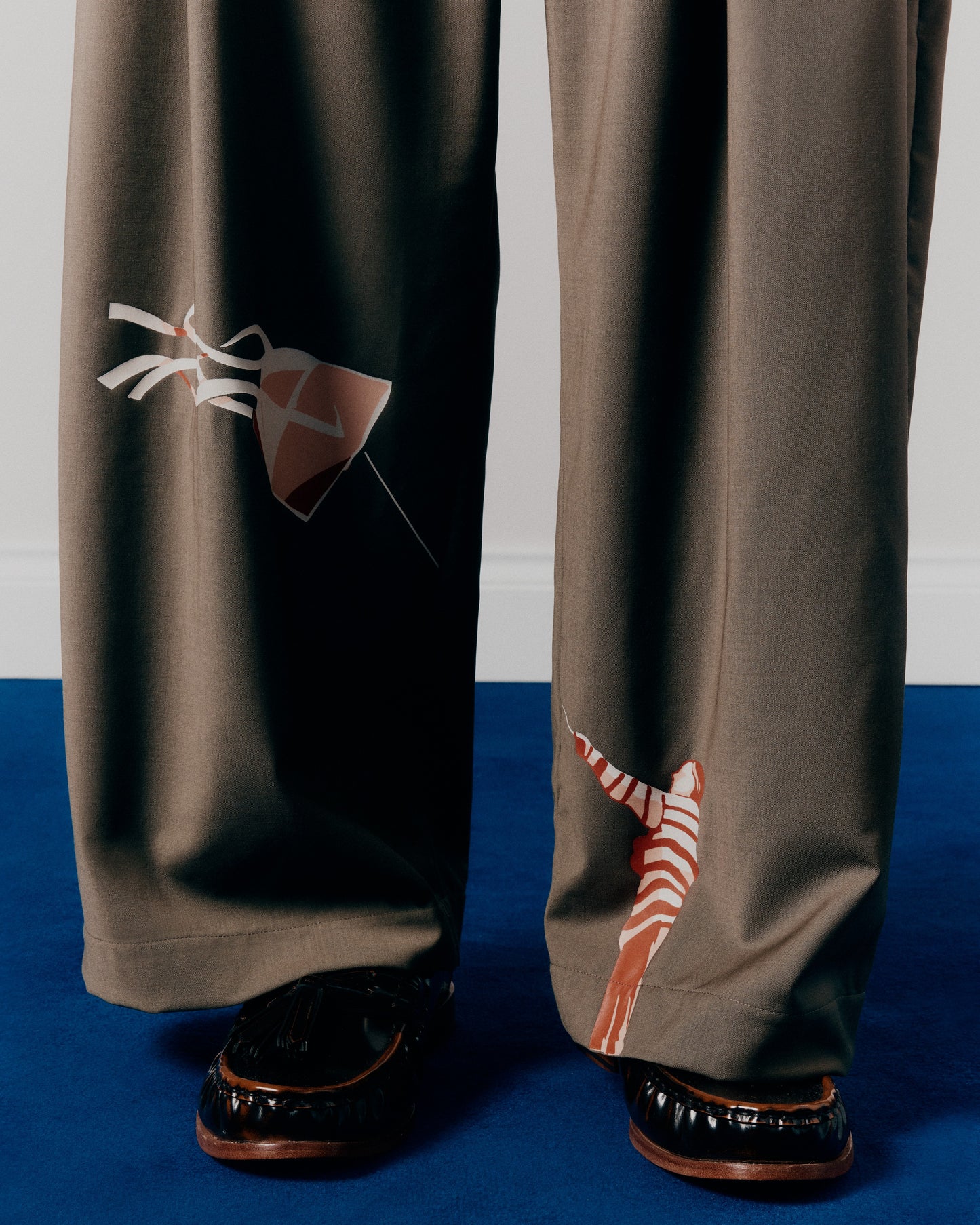 PLEATED WOOL KITE TROUSERS
