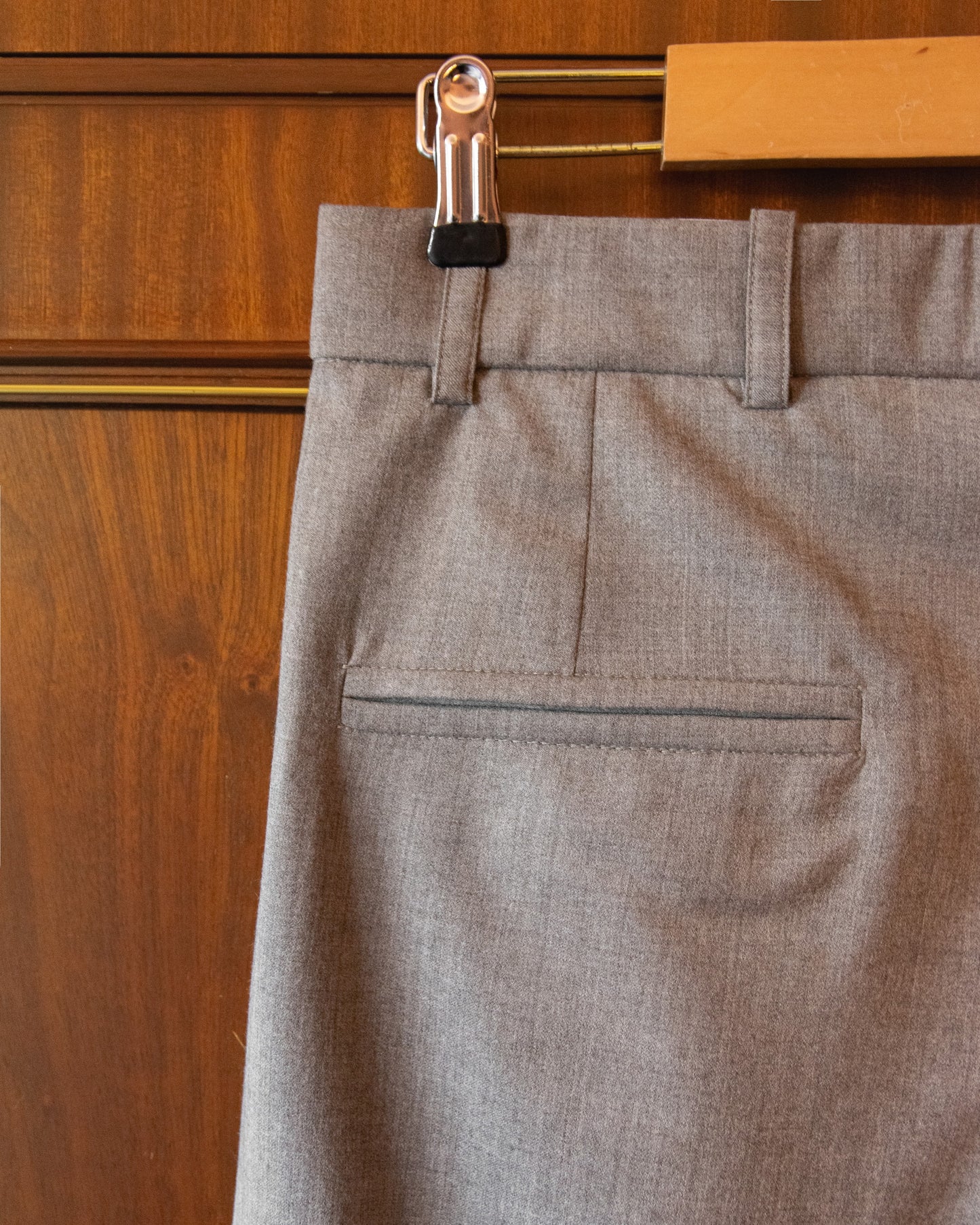 PLEATED WOOL KITE TROUSERS IN GREY