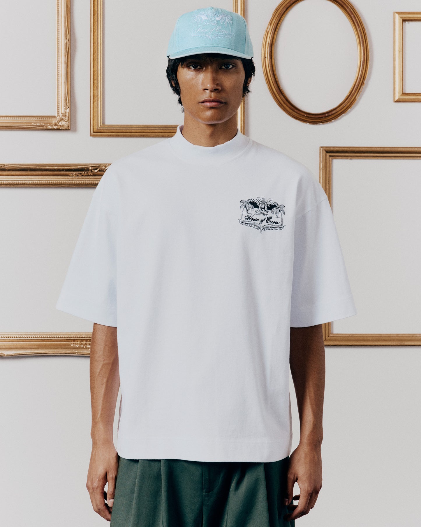 HEAVYWEIGHT CREST TEE