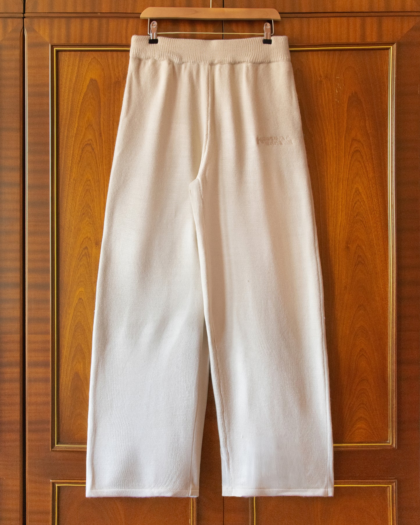 RELAXED KNITTED JOGGERS IN CREAM