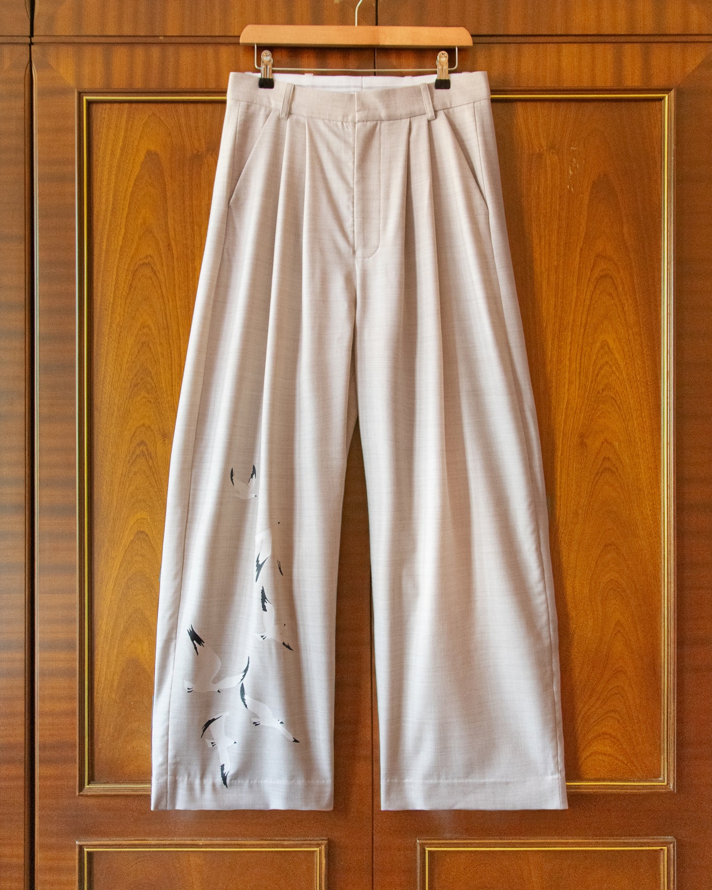 PLEATED WOOL FLOCK TROUSERS IN CREAM