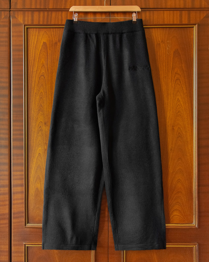 RELAXED KNITTED JOGGERS IN BLACK