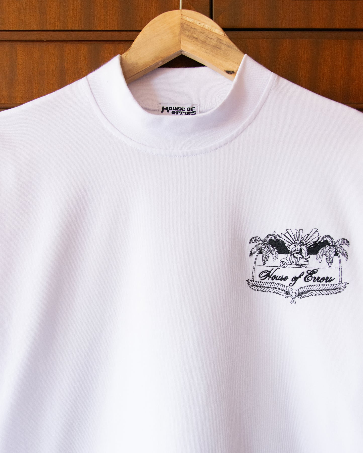HEAVYWEIGHT CREST TEE