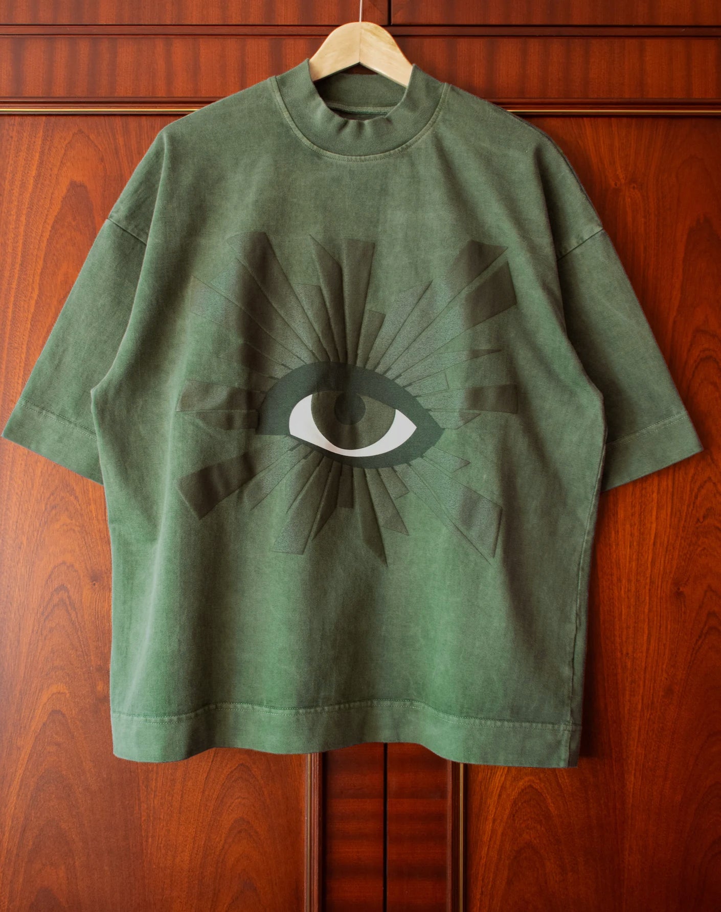 ALL-SEEING HEAVYWEIGHT TEE IN EMERALD