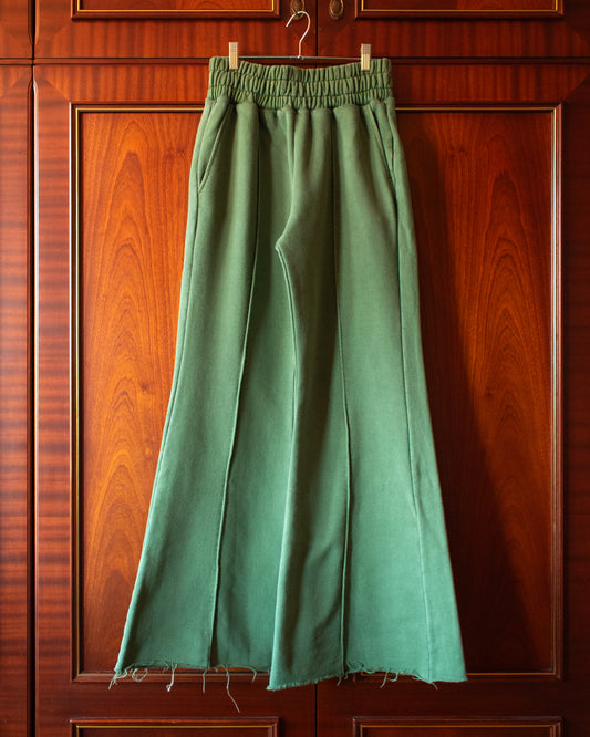 FLARED JOGGERS IN EMERALD