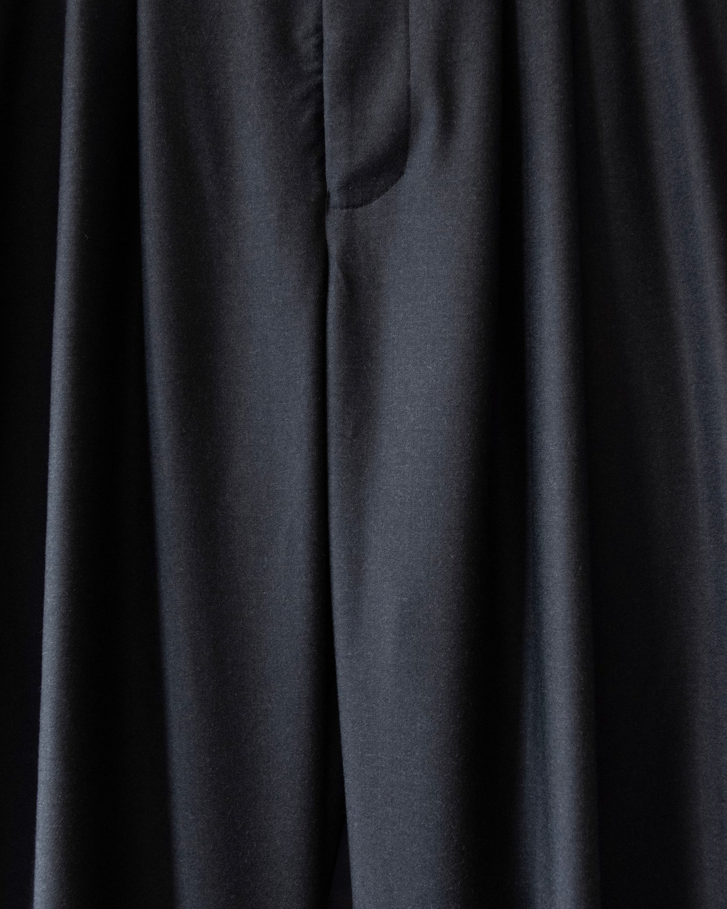 PLEATED WOOL KITE TROUSERS IN BLACK