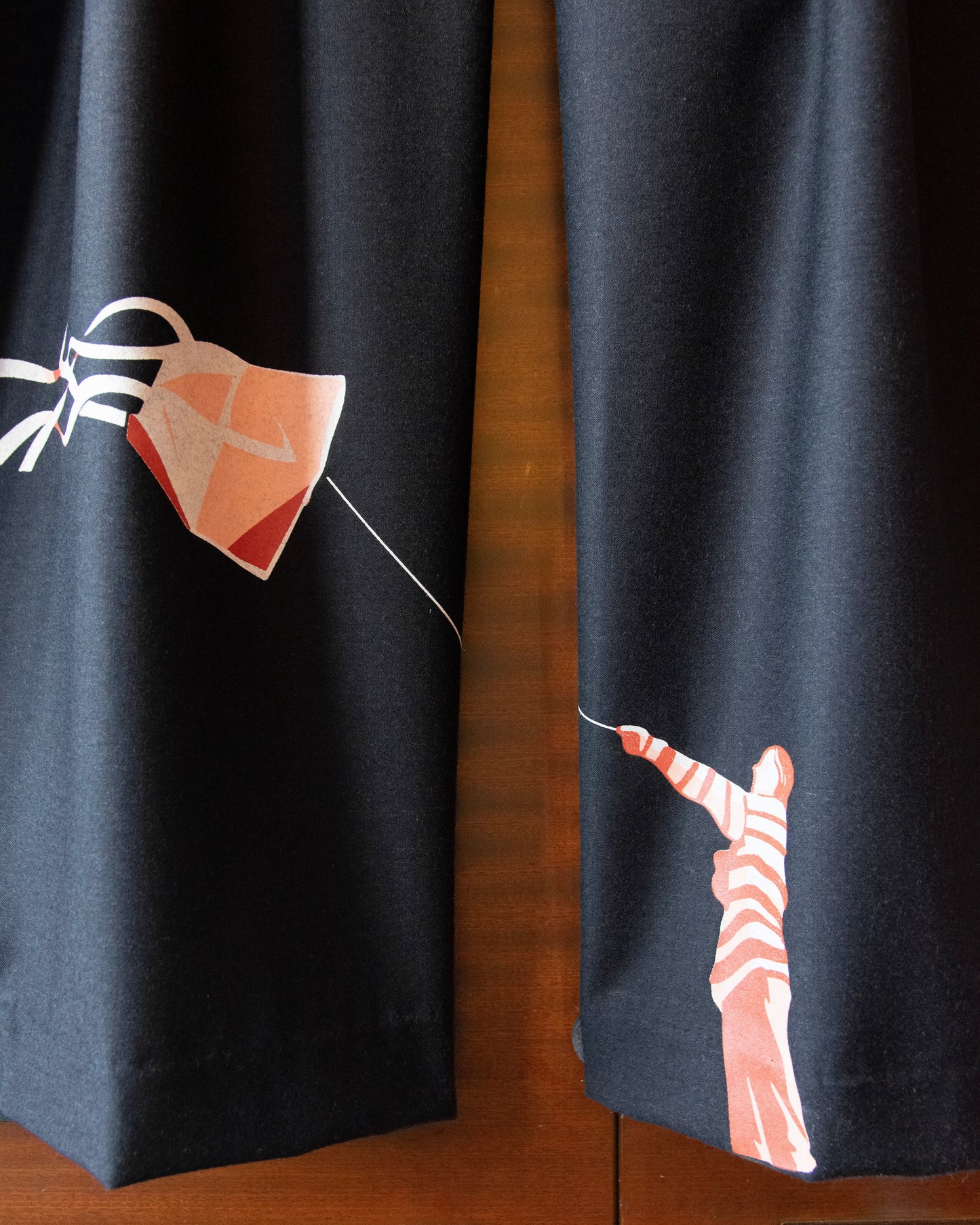 PLEATED WOOL KITE TROUSERS IN BLACK