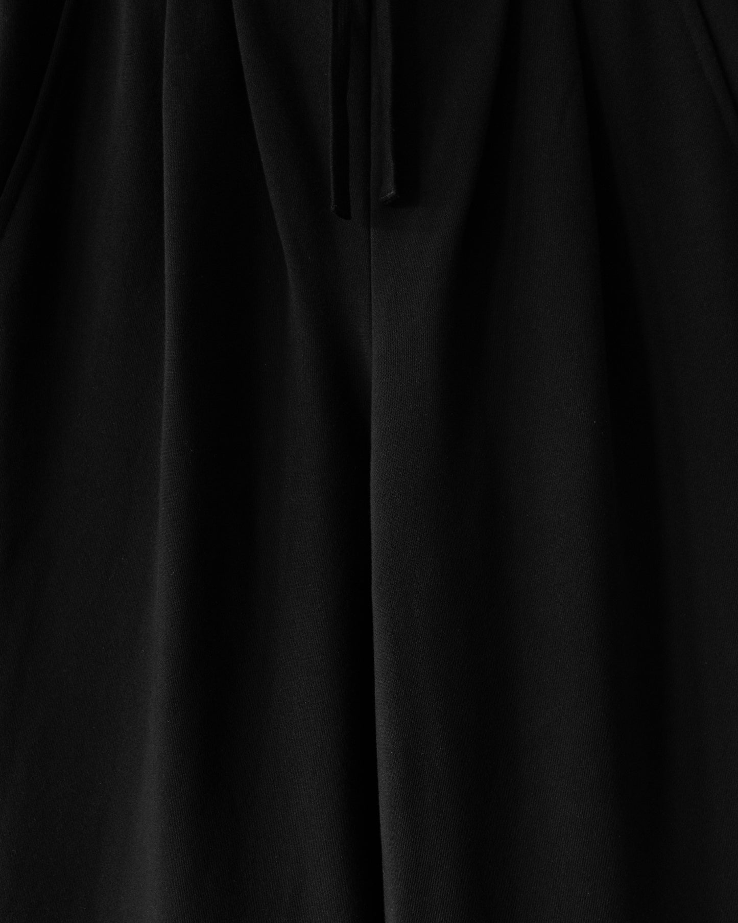 PLEATED JOGGERS IN BLACK