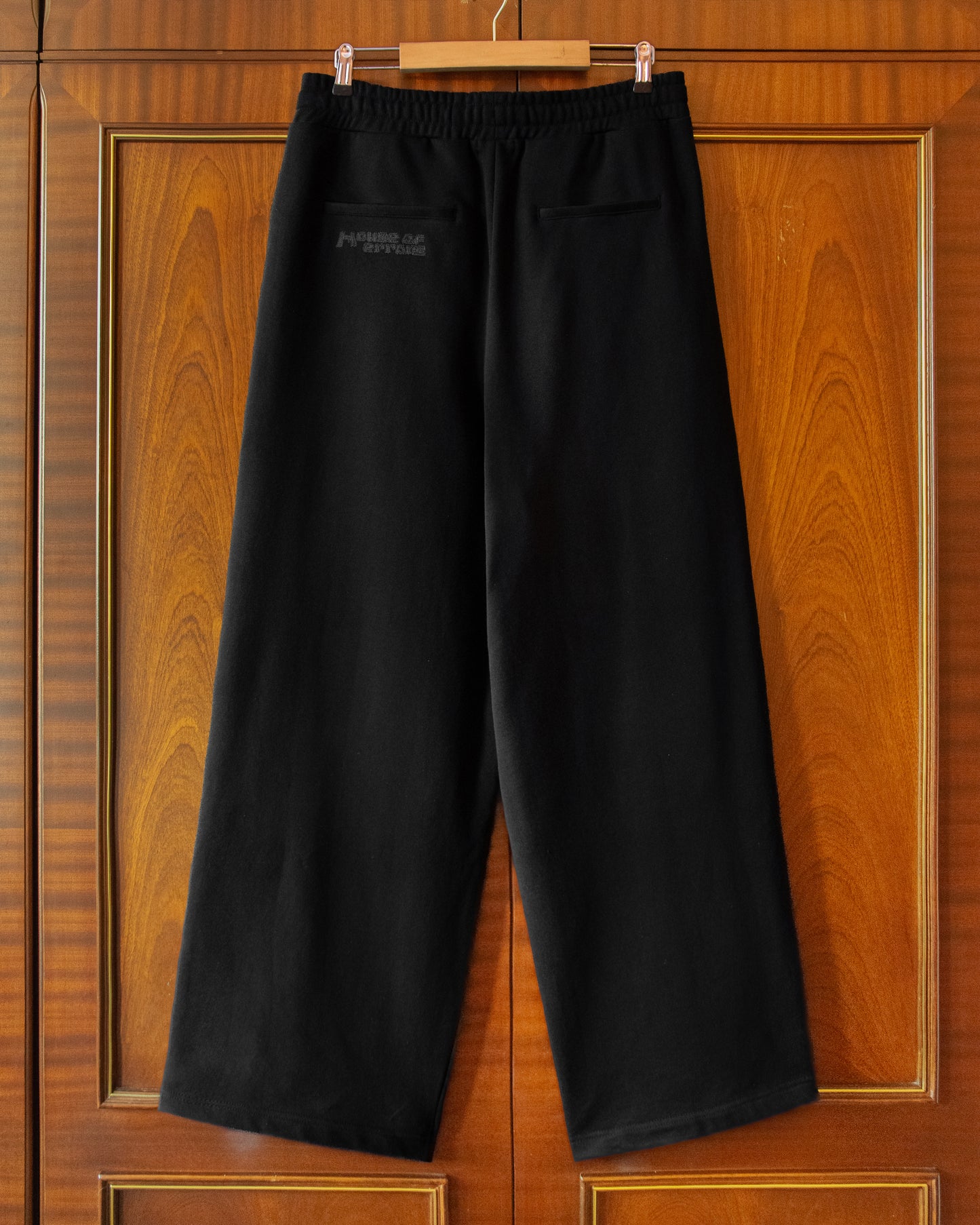 PLEATED JOGGERS IN BLACK