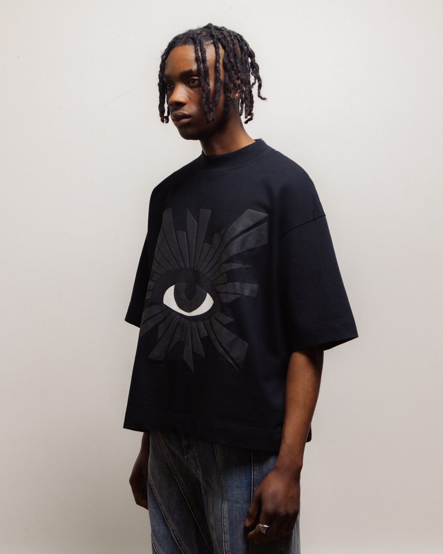ALL-SEEING HEAVYWEIGHT TEE IN BLACK