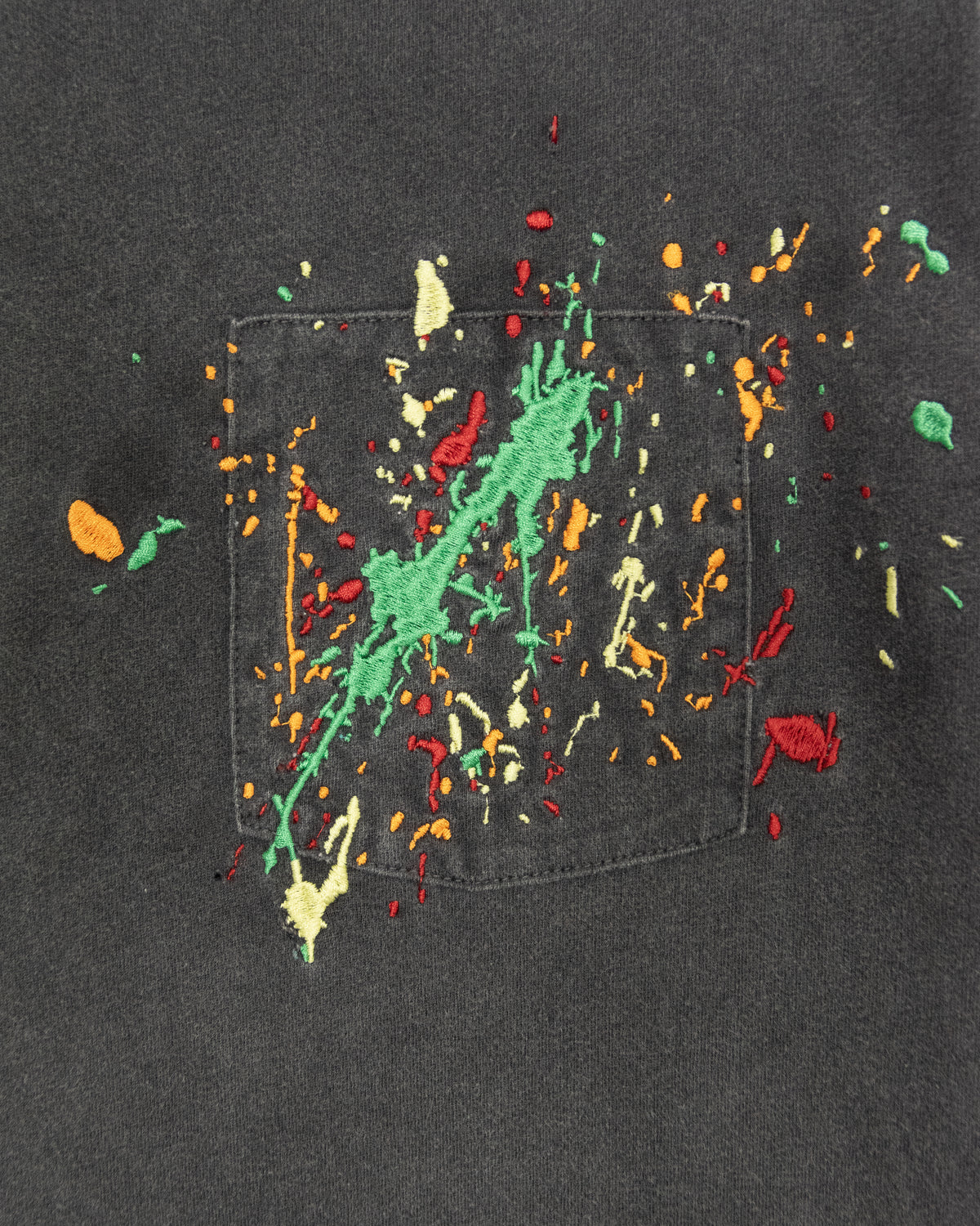 EMBROIDERED PAINT SPLATTER TEE IN GREY
