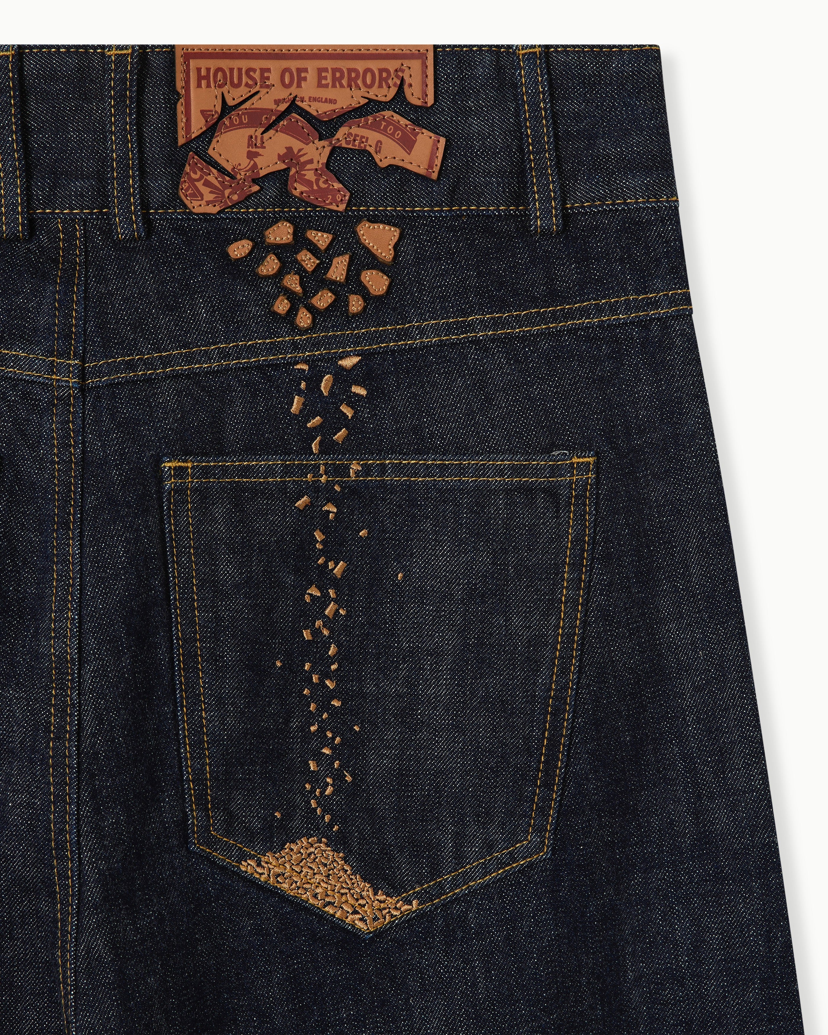 CRUMBLING PATCH JEANS