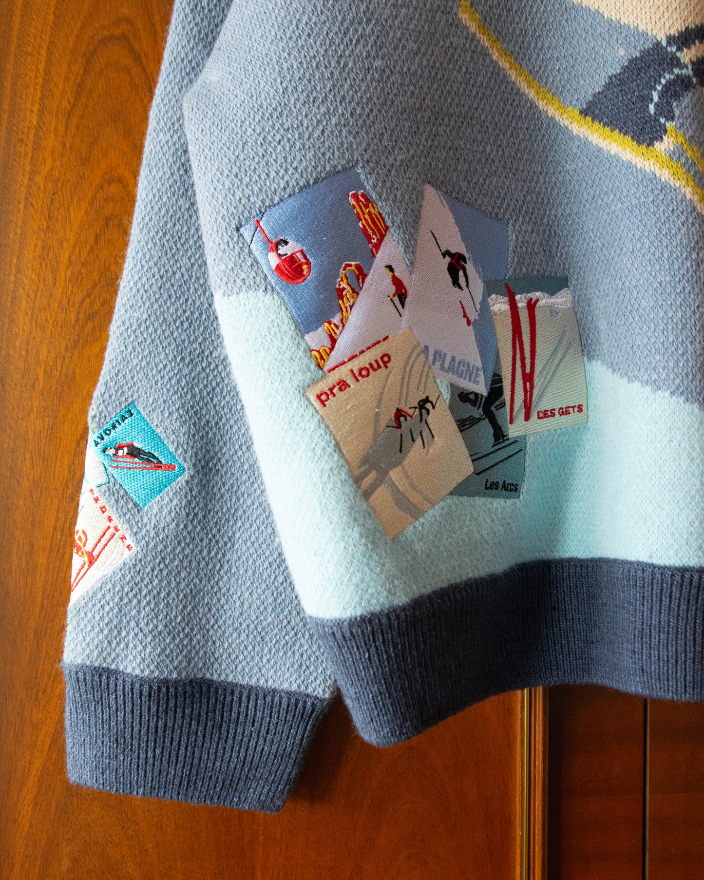KNITTED SKI JUMPER WITH EMBROIDERED POSTCARDS