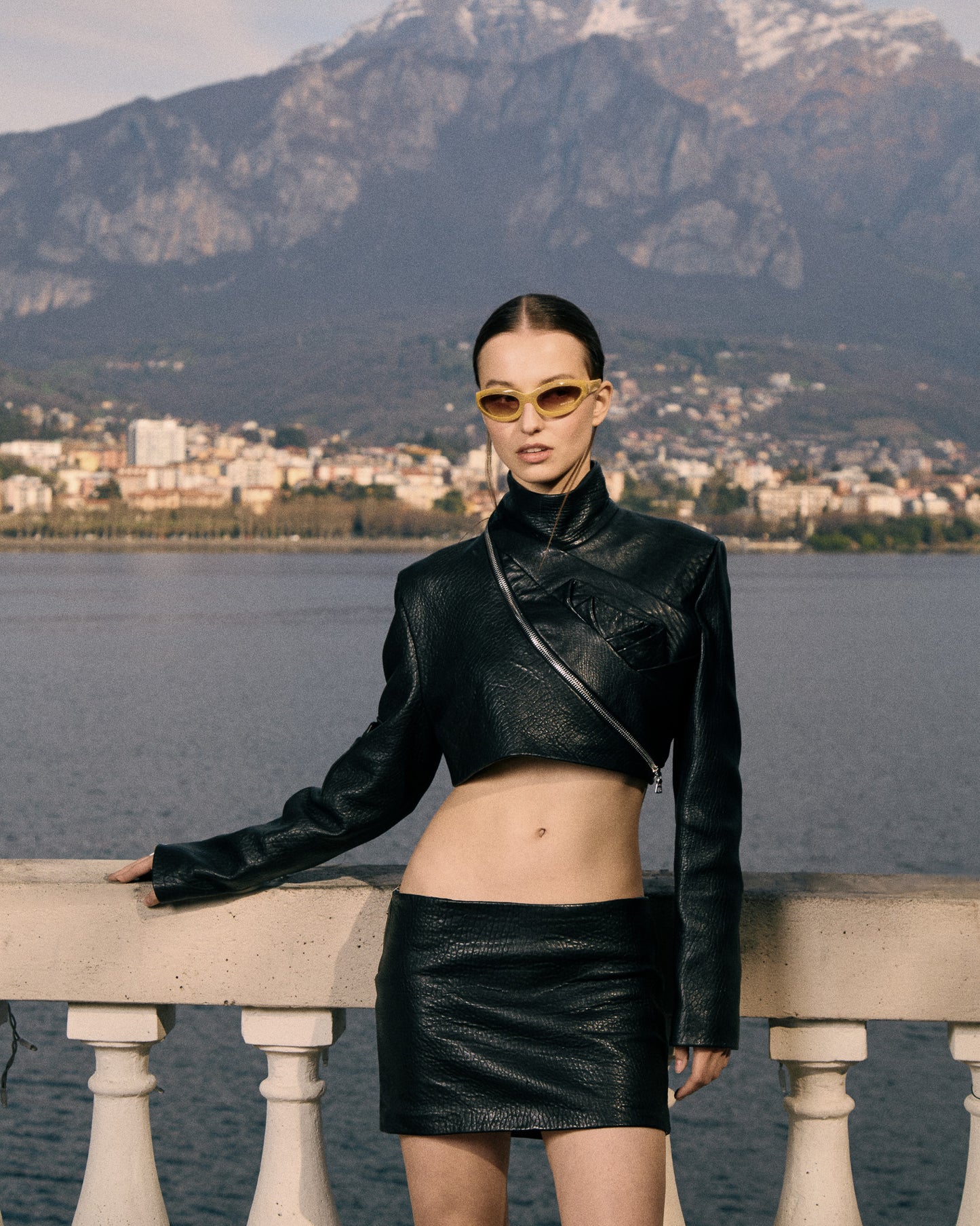 MINISKIRT IN BLACK LEATHER